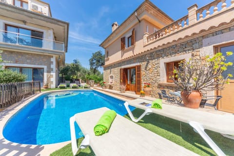 Property building, Pool view, Swimming pool, sunbed