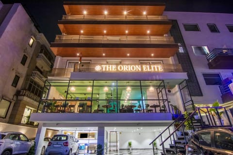 Facade/entrance, Night