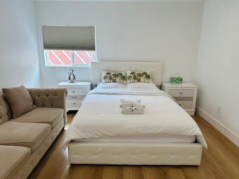 Stylish Retreat Private Room 2 Vacation rental in Compton