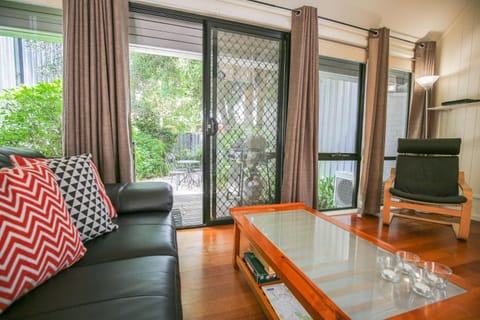 BBQ facilities, TV and multimedia, Living room, Seating area