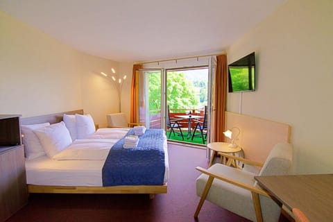 Bed, TV and multimedia, Bedroom