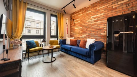 Bed, TV and multimedia, Kitchen or kitchenette, Living room, Seating area, Dining area