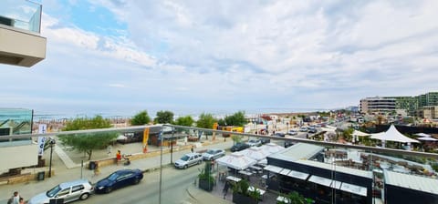 Day, Sea view, Street view, Location