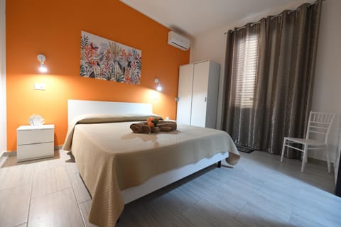 Bed, Photo of the whole room, Bedroom, air conditioner