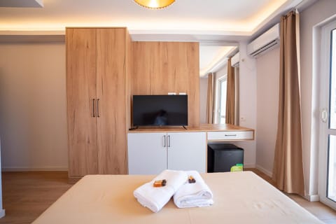 Bedroom, room service, VIP