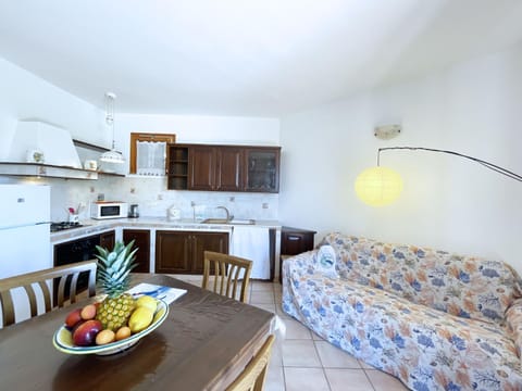 Kitchen or kitchenette, Living room, Seating area, oven, stove