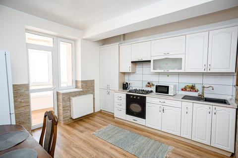 Communal kitchen, microwave, oven