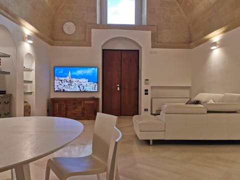 TV and multimedia, Living room, Evening entertainment