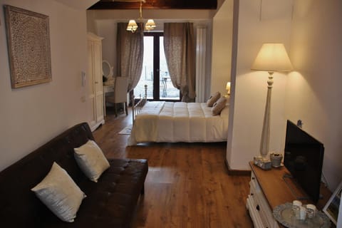 Bed, Photo of the whole room