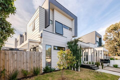 Property building, Facade/entrance, Garden view