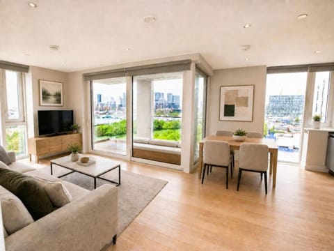 Living room, Dining area, City view, City view, Landmark view, Landmark view, Street view
