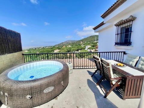 Patio, Natural landscape, Hot Tub, Balcony/Terrace, Mountain view, sunbed