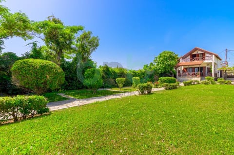 Property building, Spring, Day, Natural landscape, Garden, Garden view