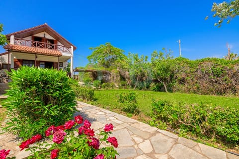 Property building, Spring, Day, Garden, Garden view
