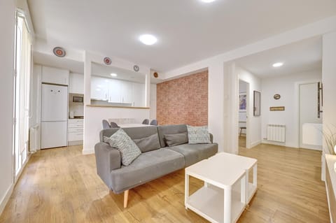Kitchen or kitchenette, Living room, Seating area, air conditioner