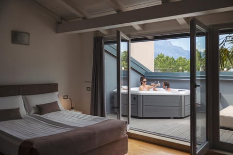 Bed, People, View (from property/room), Balcony/Terrace, Photo of the whole room, Bedroom, towels