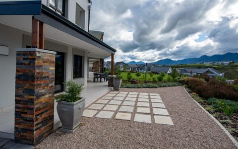 Patio, Garden, Balcony/Terrace, Garden view, Mountain view