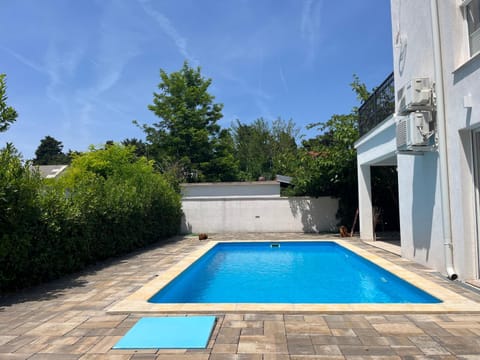 Pool view, Swimming pool