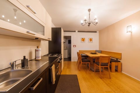 Dining area, kitchen