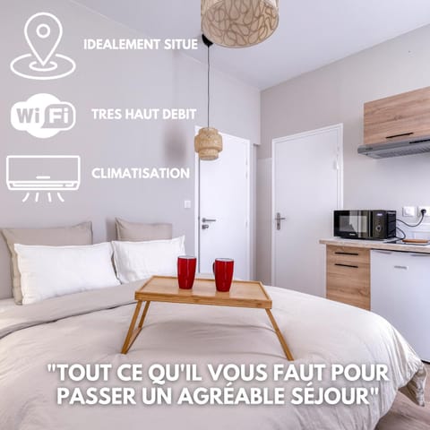 Bed, Kitchen or kitchenette, Bedroom