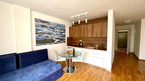 Kitchen or kitchenette, Seating area, Dining area