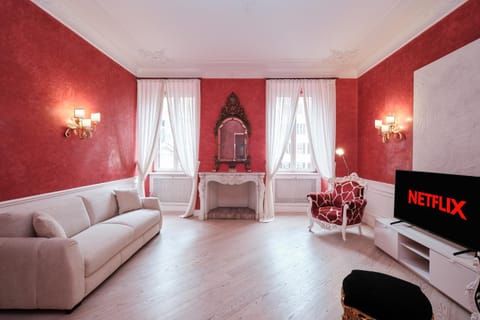 Communal lounge/ TV room, TV and multimedia, Living room, Seating area, Evening entertainment