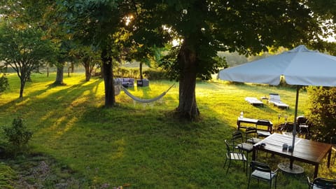 Day, Natural landscape, Garden, View (from property/room), Dining area, Garden view