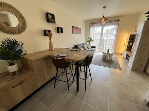 TV and multimedia, Living room, Dining area