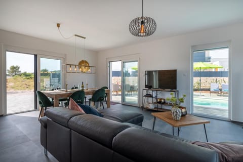 TV and multimedia, Living room, Dining area