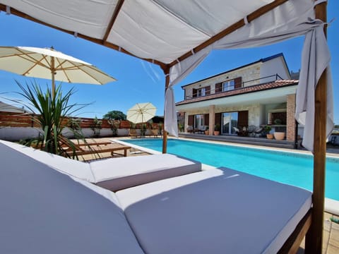 Rustic House Konfidenca Villa in Biograd na Moru