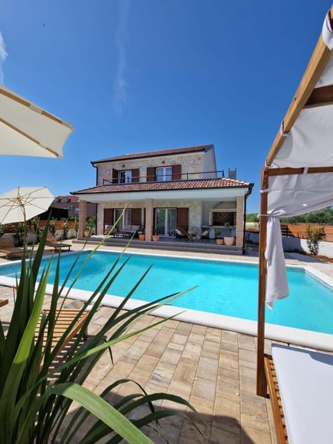 Rustic House Konfidenca Villa in Biograd na Moru