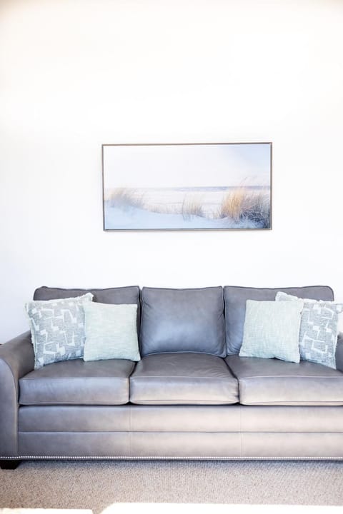 Villager Loft Pool Table & Dining Discounts House in Charlevoix