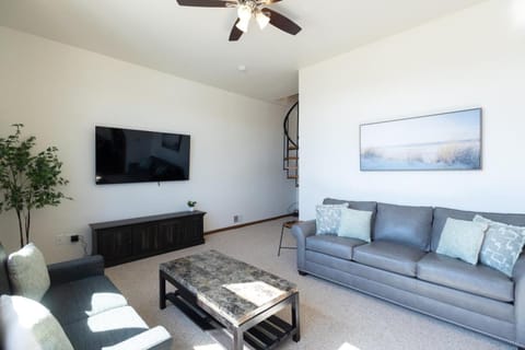 Villager Loft Pool Table & Dining Discounts House in Charlevoix