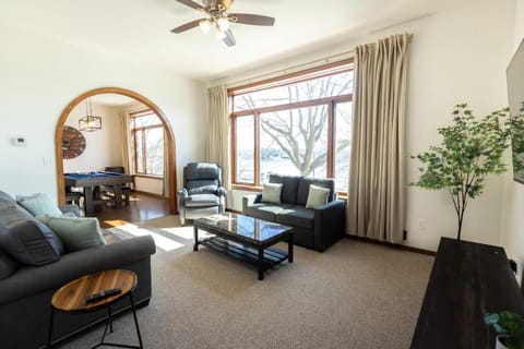 Villager Loft Pool Table & Dining Discounts House in Charlevoix