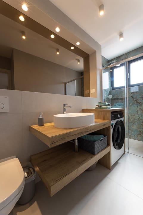 Bathroom, washing machine