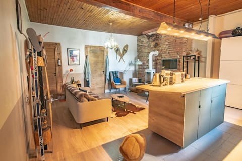 Kitchen or kitchenette, Living room
