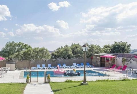 Garden, Garden view, Swimming pool, sunbed