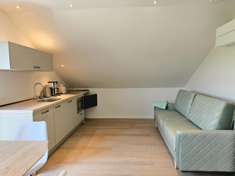 Kitchen or kitchenette, Seating area