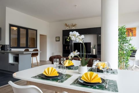 Food and drinks, Dining area