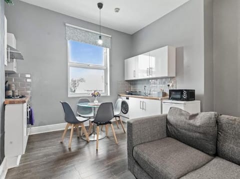 Edgbaston 2-Bed with Free Parking Apartment in Birmingham