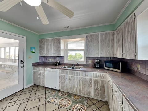 Blue Shamu House in Topsail Beach