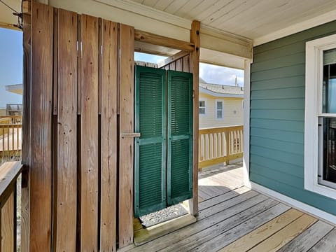 Blue Shamu House in Topsail Beach