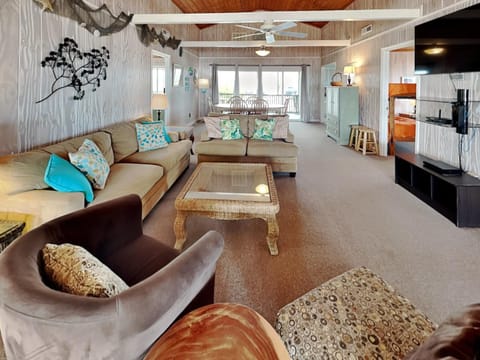 Blue Shamu House in Topsail Beach