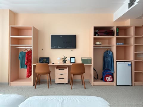 TV and multimedia, Photo of the whole room, Bedroom, wardrobe