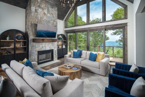 High Boulder Hill at Eagles Nest House in Beech Mountain