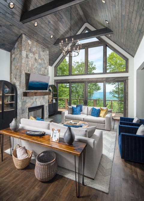 High Boulder Hill at Eagles Nest House in Beech Mountain