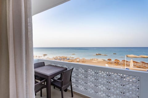 View (from property/room), Balcony/Terrace, Seating area, Beach, Sea view