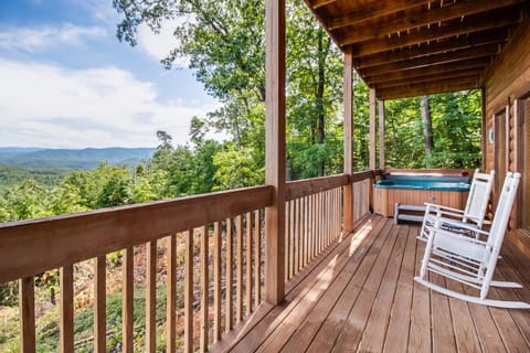 Bearhemain Rhapsody, a Private Cabin with Incredible Mountain Views, Near Dollywood!! Cabin in Pigeon Forge