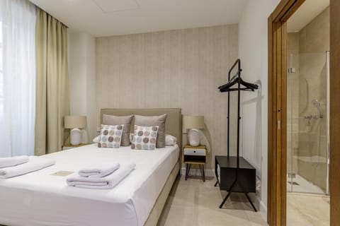 Shower, Bed, Photo of the whole room, Bedroom, towels, wardrobe