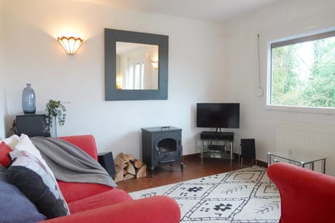 4 Bed Valley Retreat House in Hauts-de-France